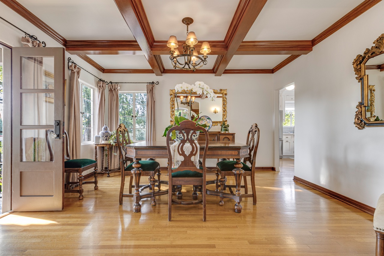 1630 Bel Aire Dr, Glendale CA 91201