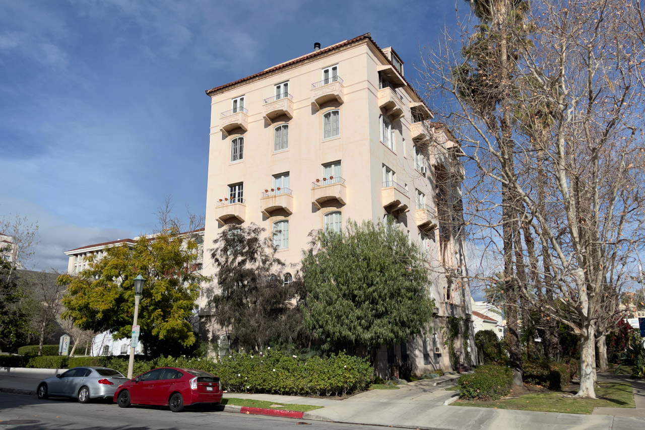 80 N Euclid Ave, APT 102, Pasadena CA 91101