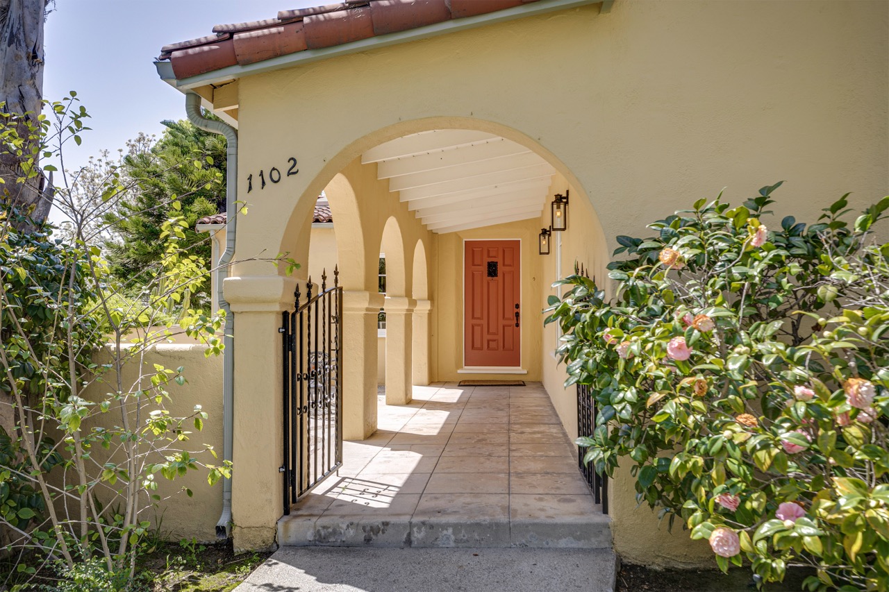 1102 Olmsted Dr, Glendale CA 91202