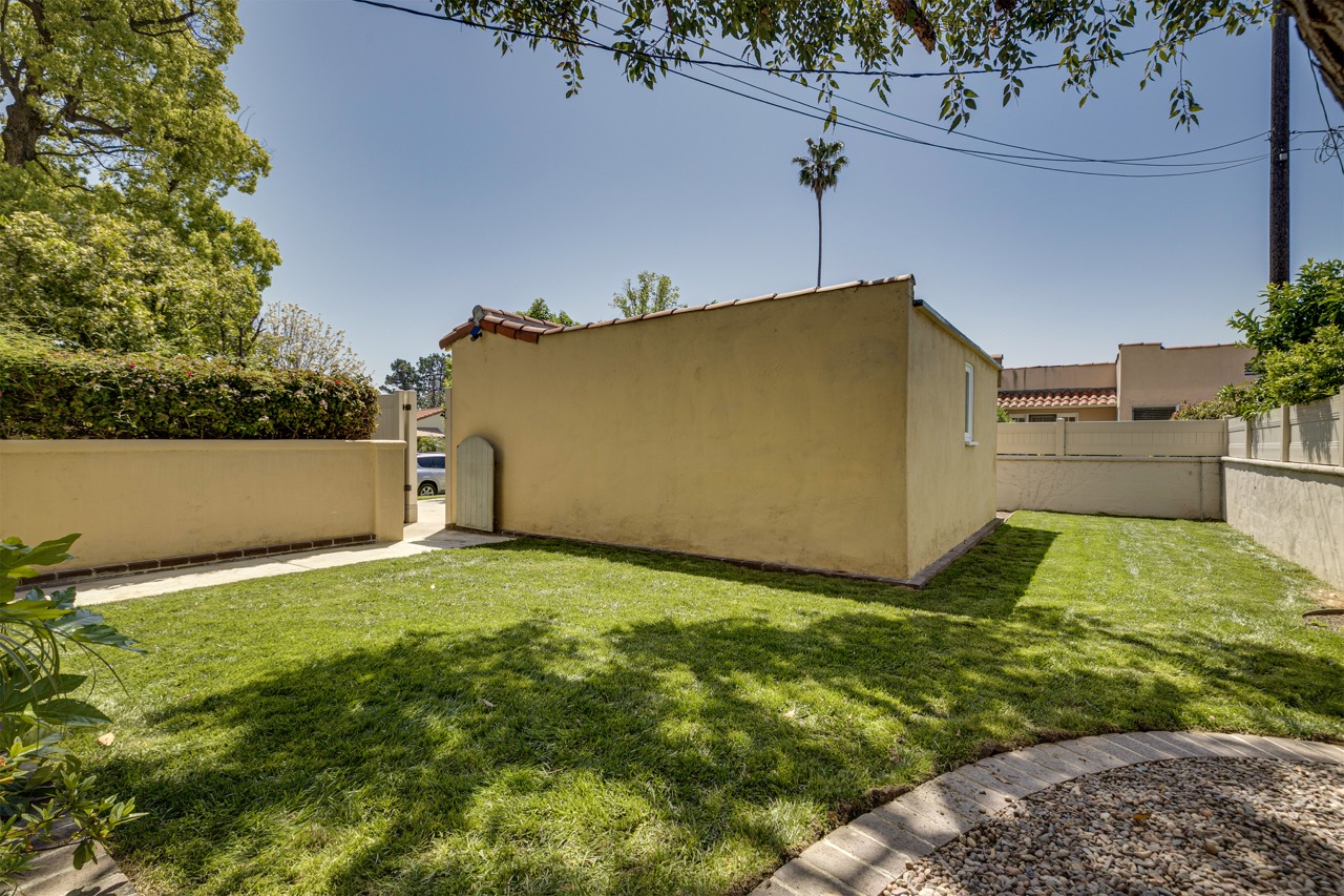 1102 Olmsted Dr, Glendale CA 91202