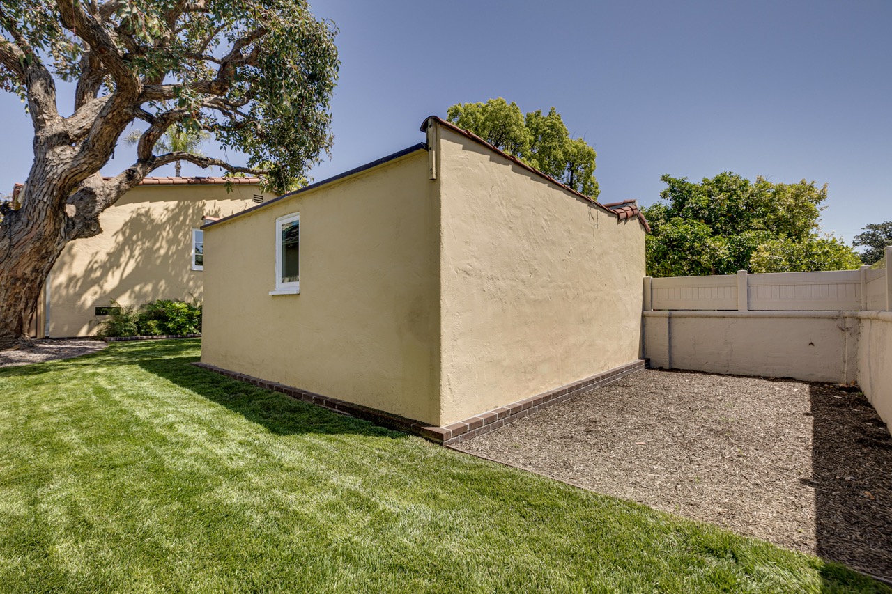 1102 Olmsted Dr, Glendale CA 91202