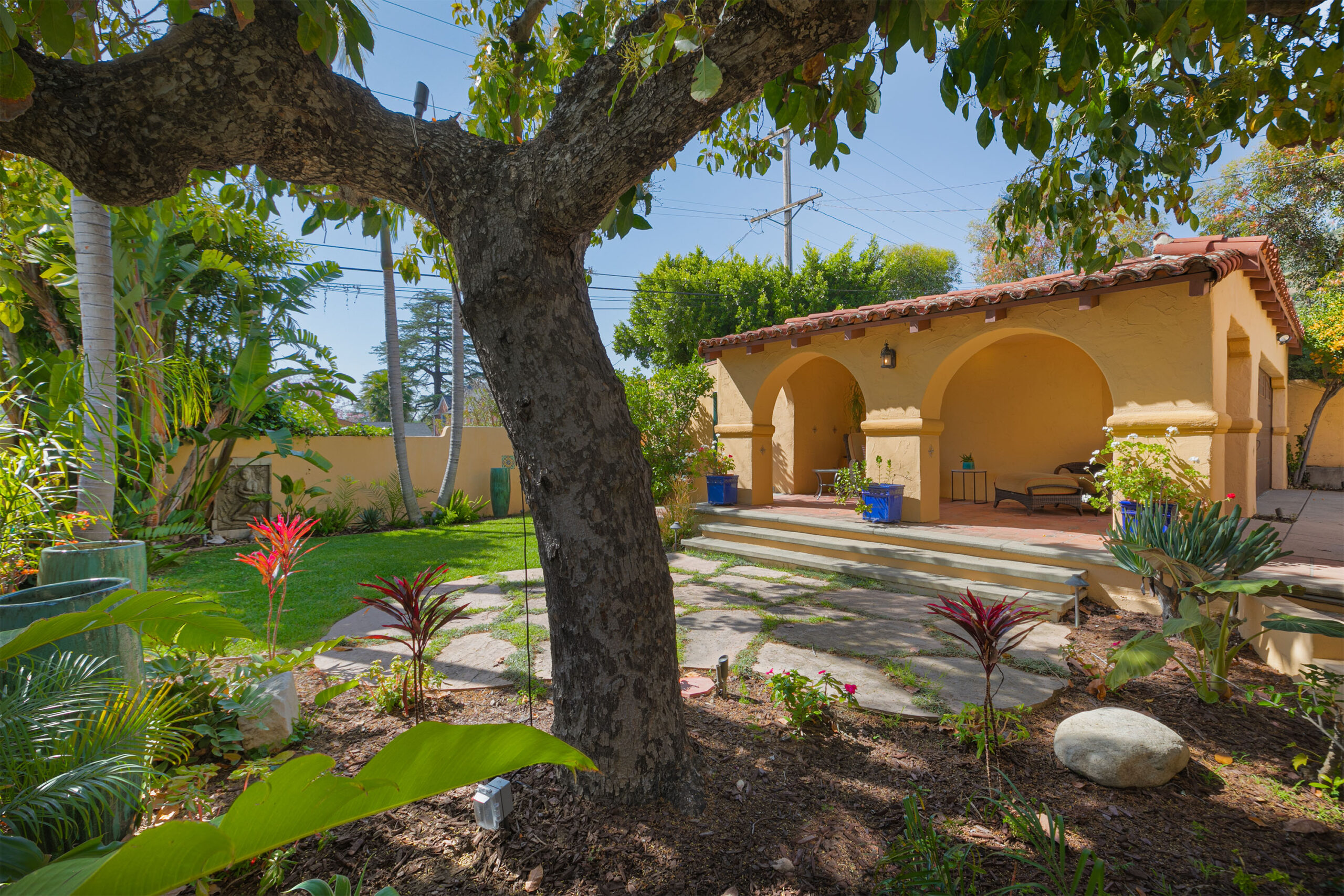 1637 Highland Ave, Glendale CA 91202