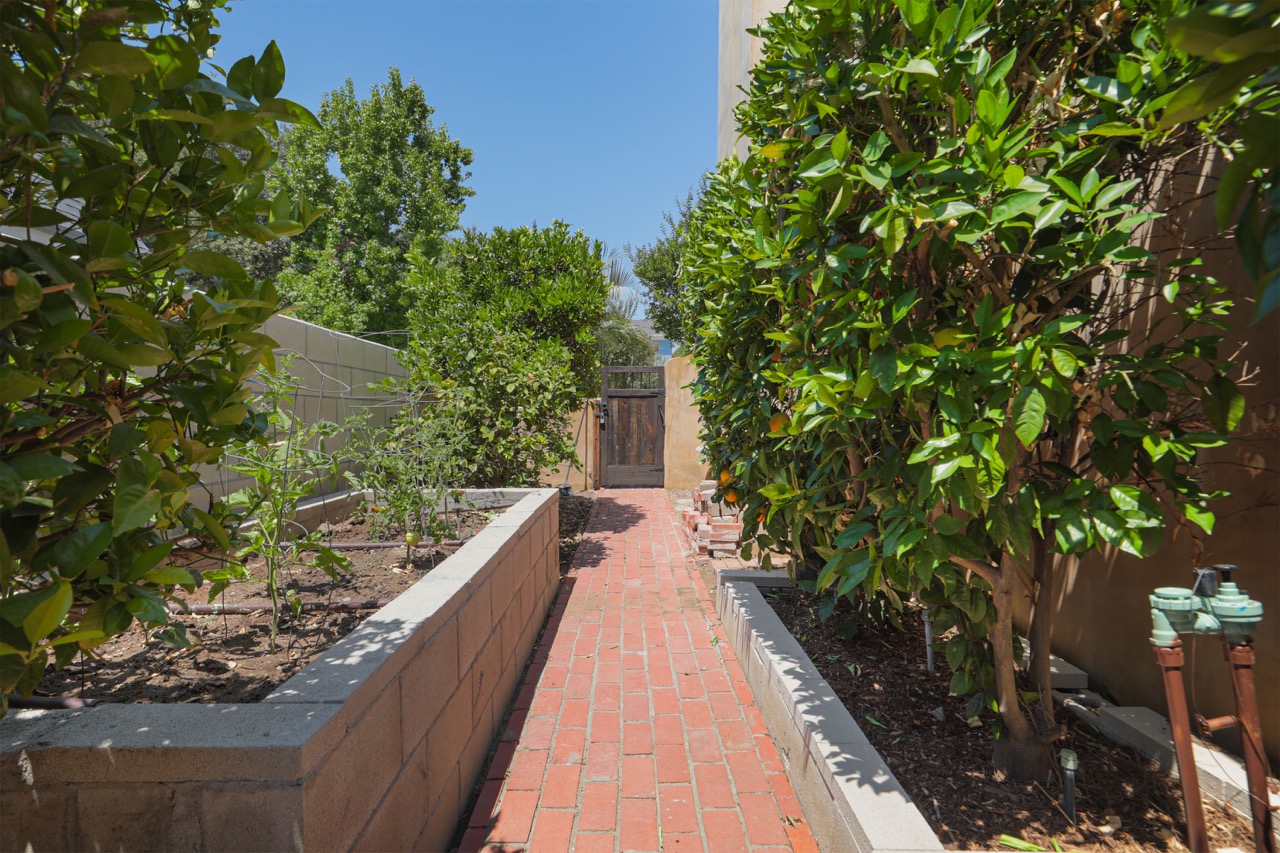 1624 Cleveland Rd, Glendale CA 91202