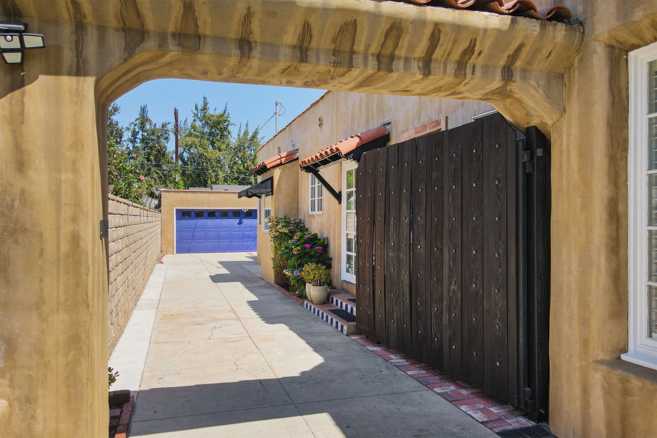 1624 Cleveland Rd, Glendale CA 91202