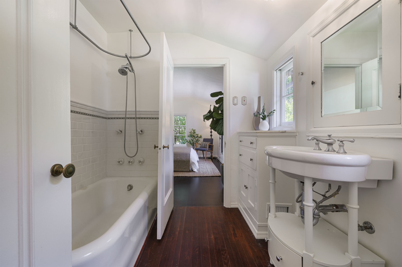 605 E Mountain St, Glendale CA 91207