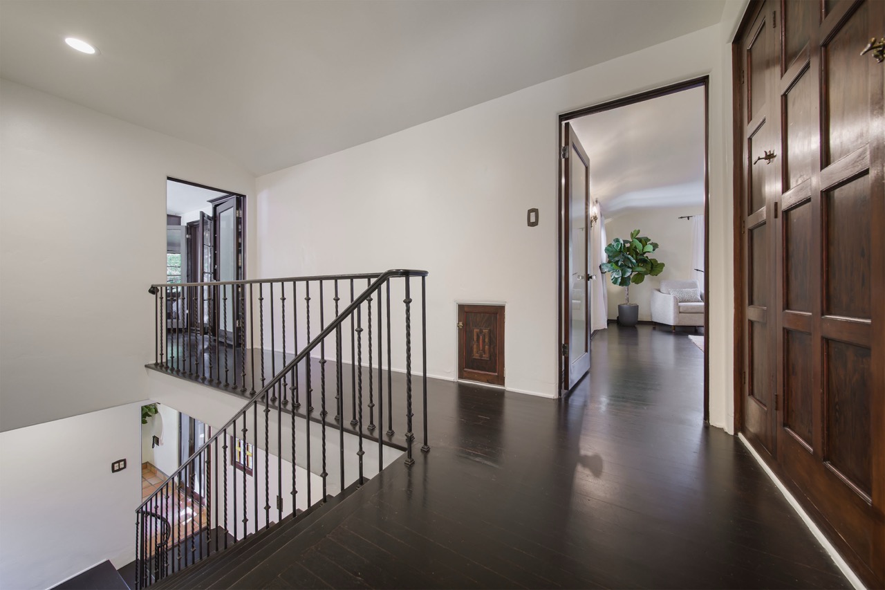 605 E Mountain St, Glendale CA 91207