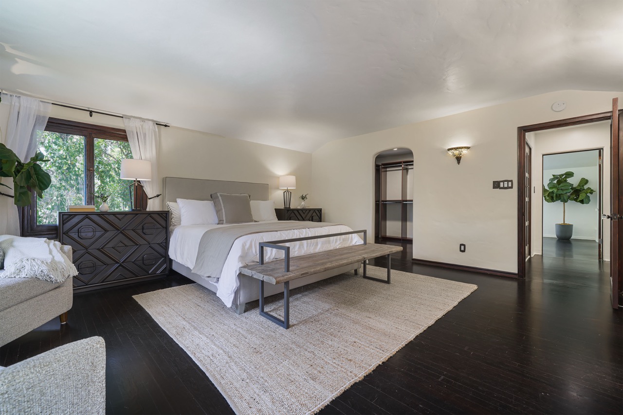 605 E Mountain St, Glendale CA 91207