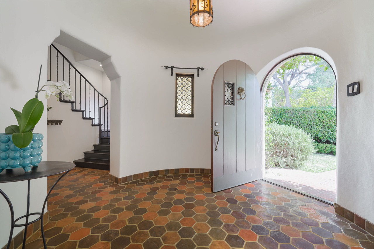 605 E Mountain St, Glendale CA 91207