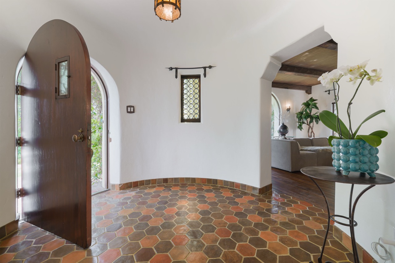 605 E Mountain St, Glendale CA 91207