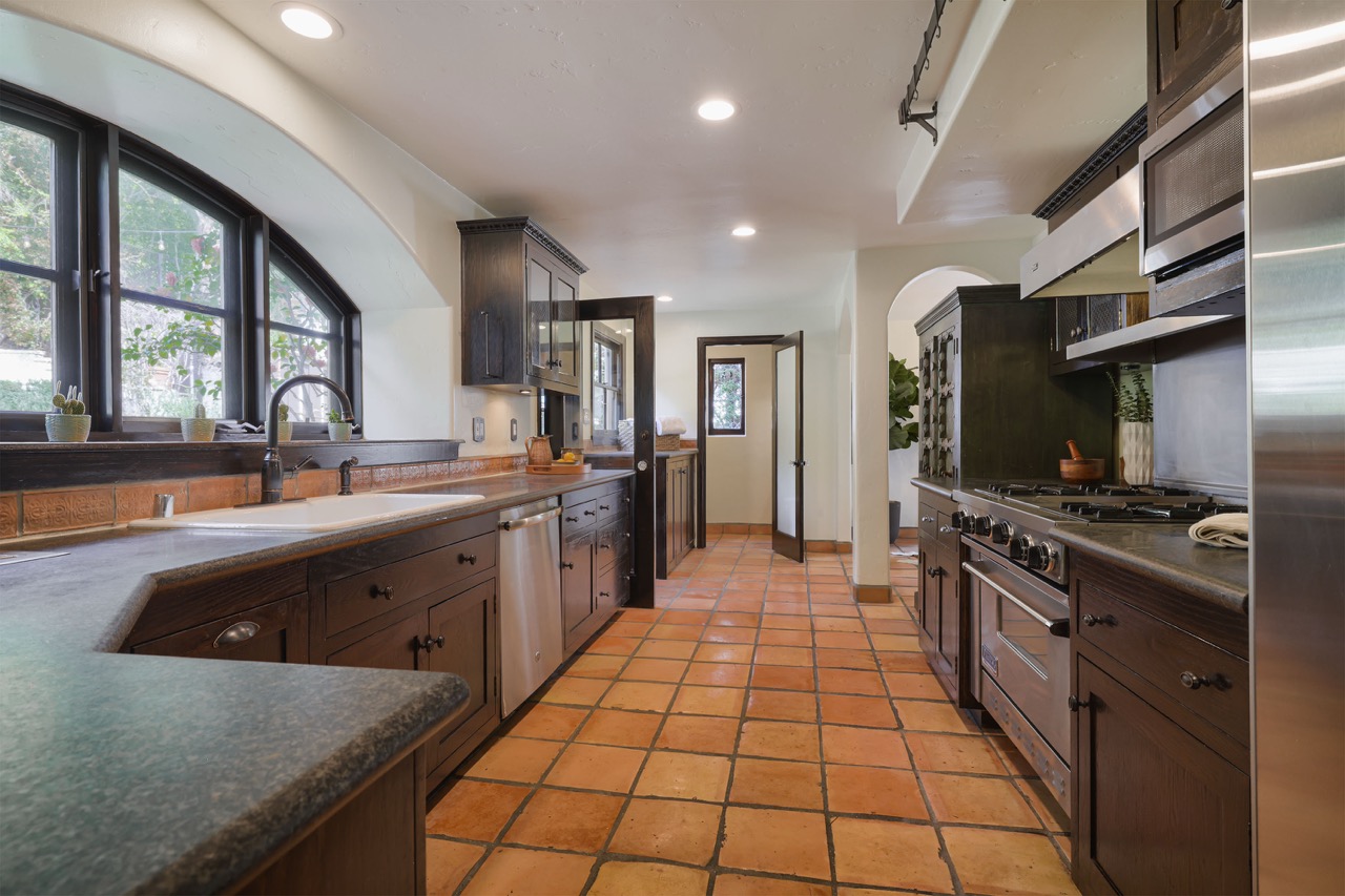 605 E Mountain St, Glendale CA 91207