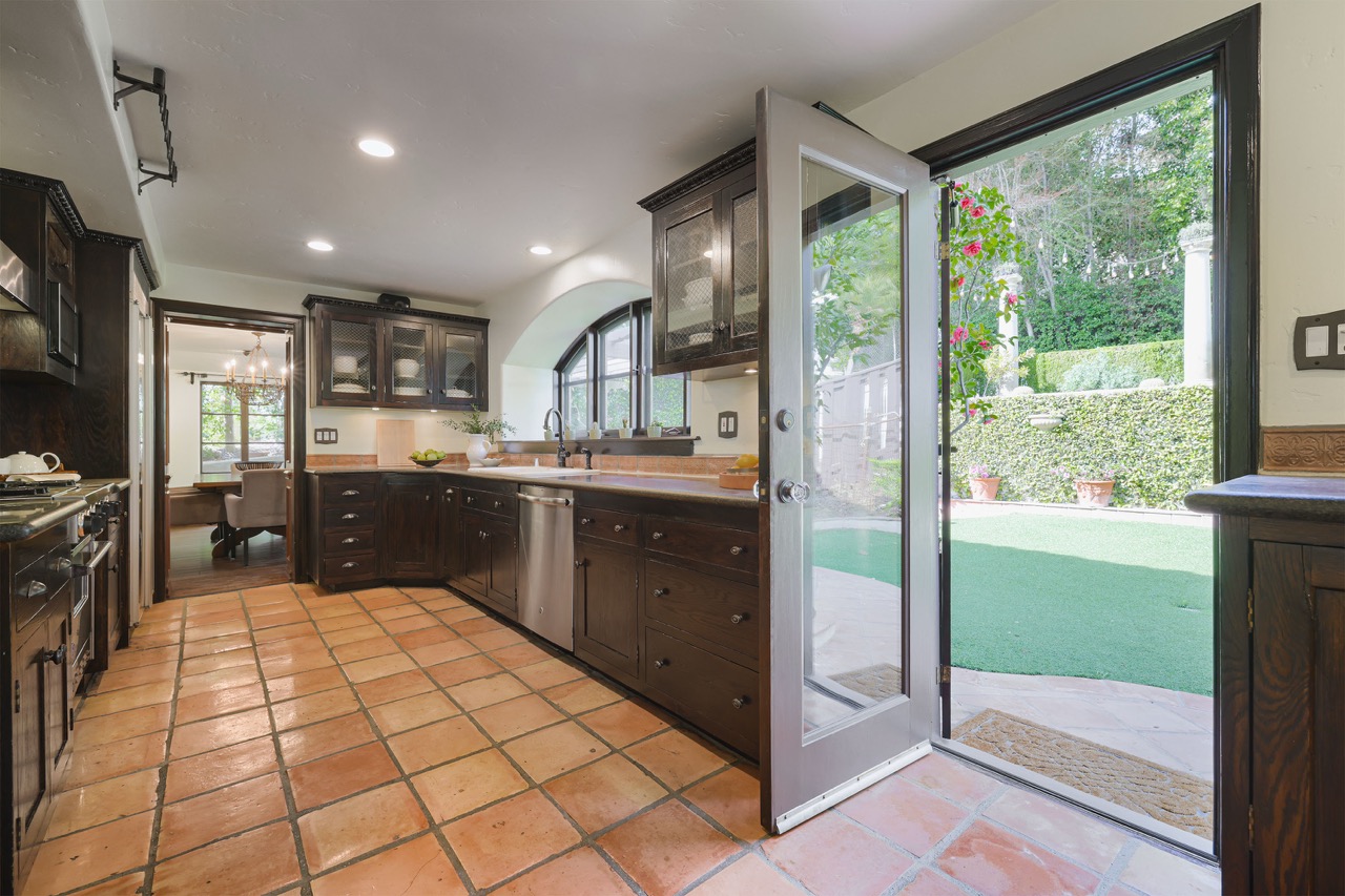 605 E Mountain St, Glendale CA 91207