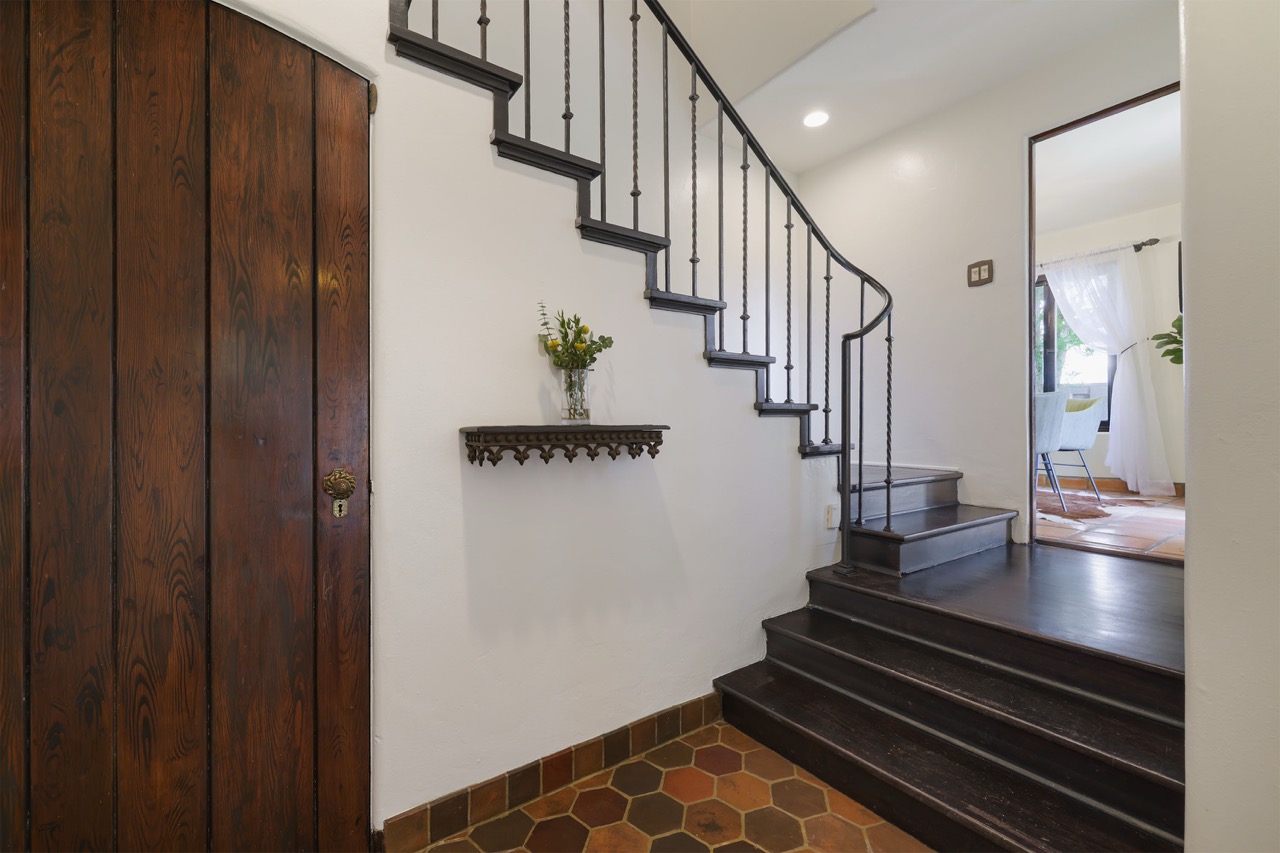 605 E Mountain St, Glendale CA 91207