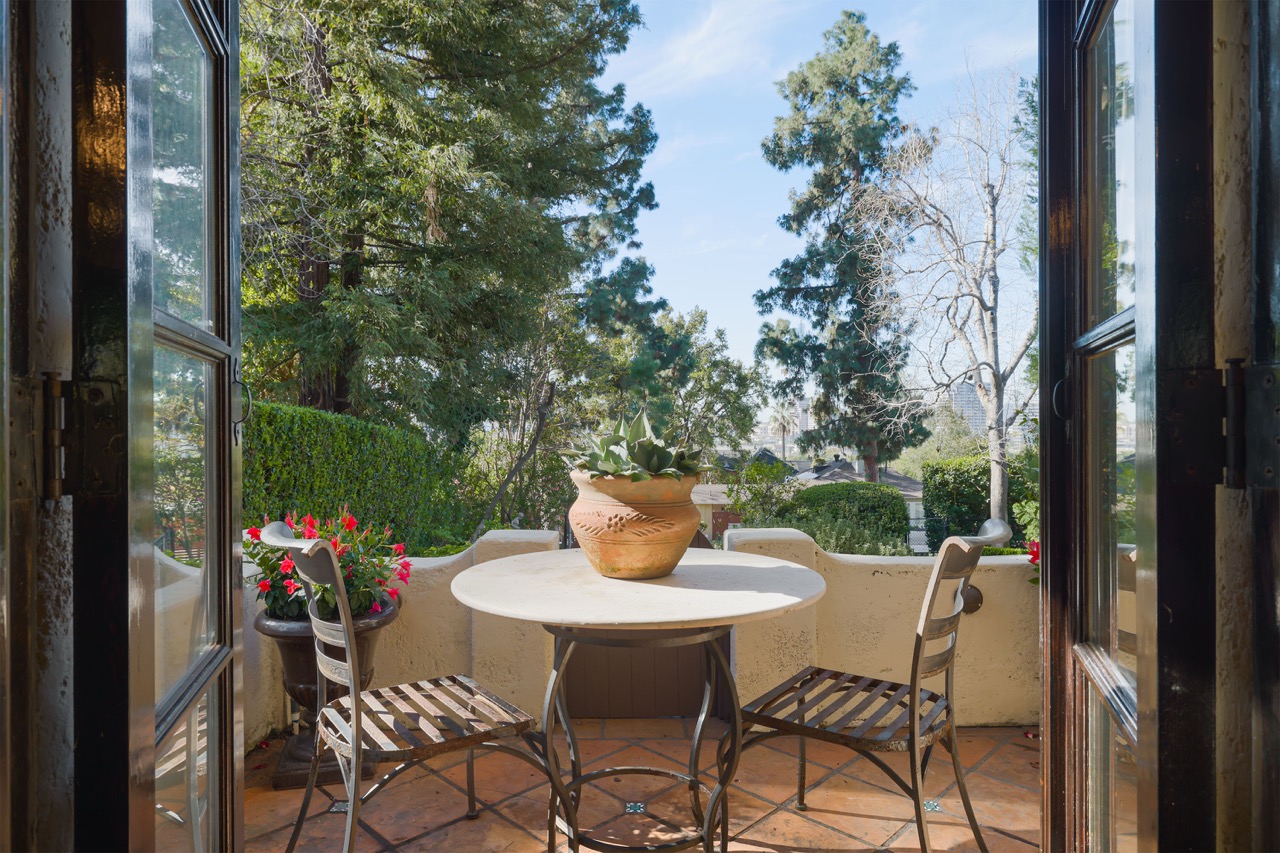 605 E Mountain St, Glendale CA 91207