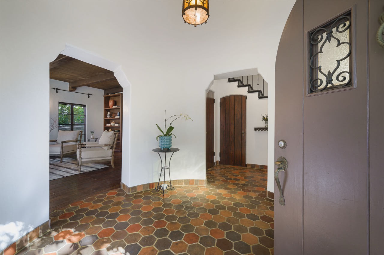 605 E Mountain St, Glendale CA 91207