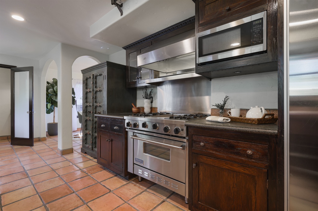 605 E Mountain St, Glendale CA 91207