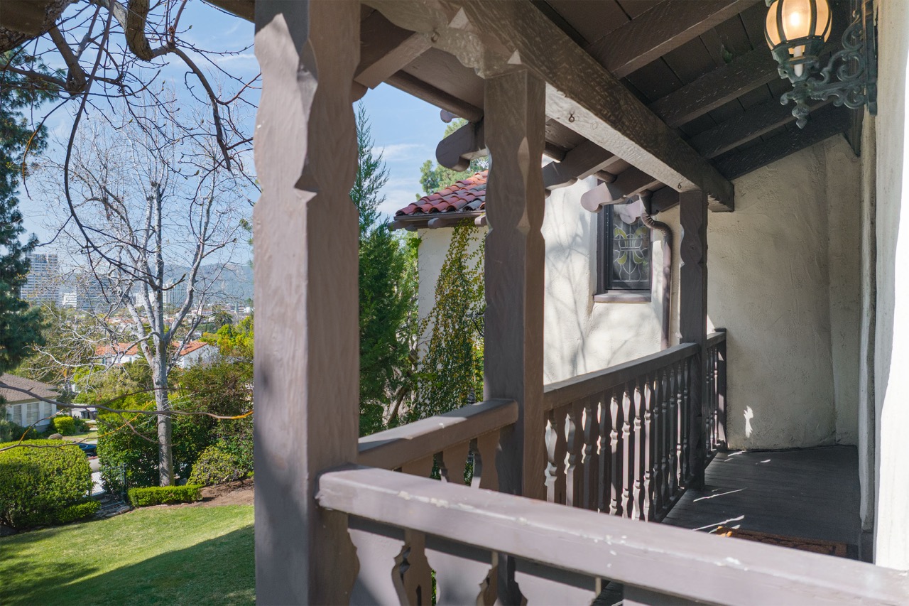 605 E Mountain St, Glendale CA 91207