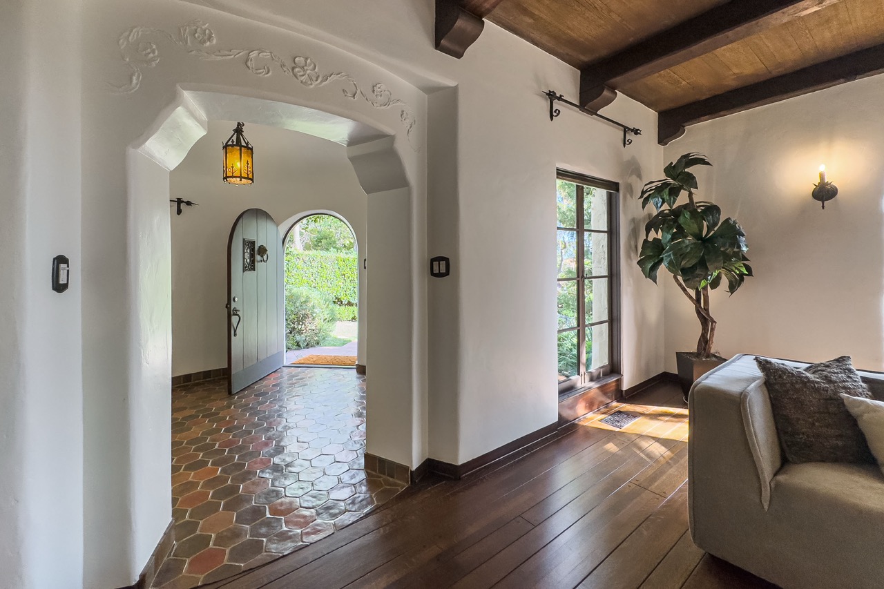 605 E Mountain St, Glendale CA 91207