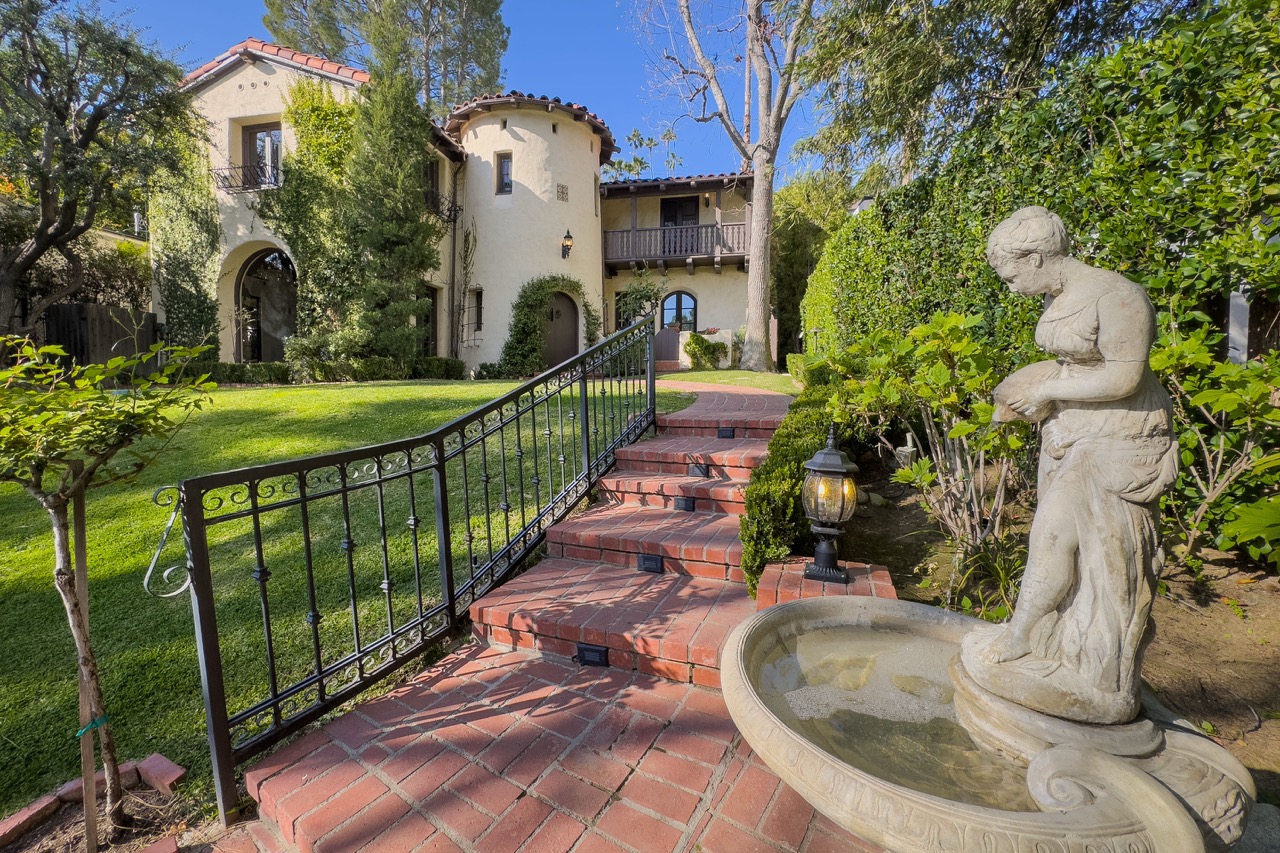 605 E Mountain St, Glendale CA 91207