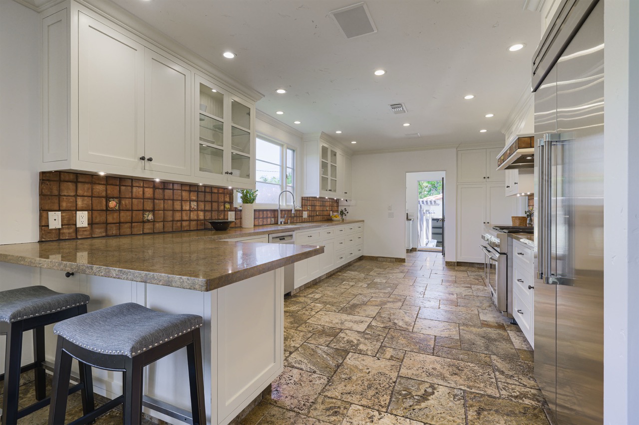 516 E Stocker St, Glendale CA 91207