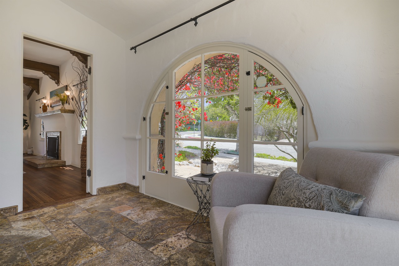516 E Stocker St, Glendale CA 91207