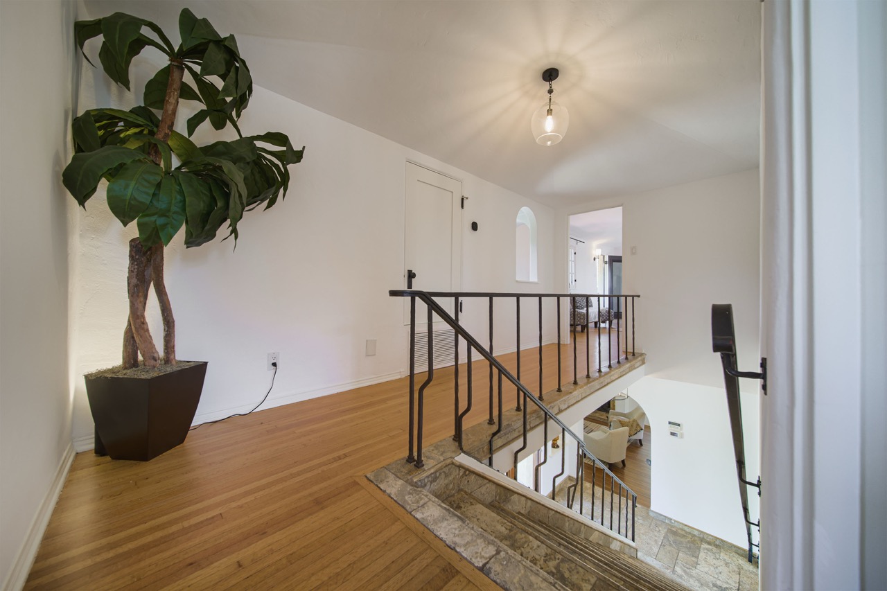 516 E Stocker St, Glendale CA 91207