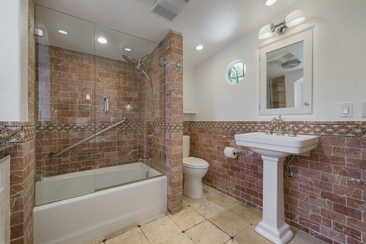 516 E Stocker St, Glendale CA 91207