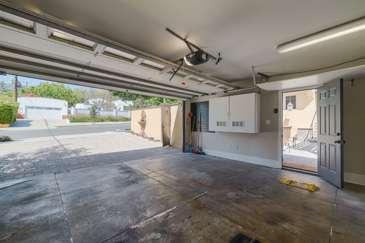 516 E Stocker St, Glendale CA 91207